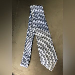 Brioni Navy Blue Stripe Jacquard Silk Tie with Gold Plate Designer